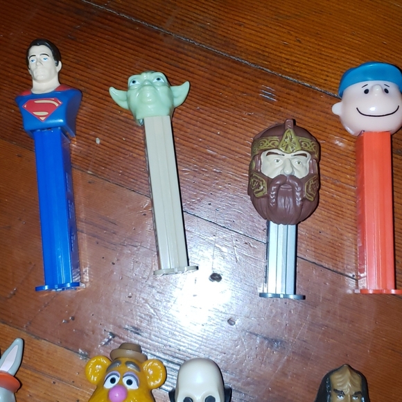 Lot of 11 assorted Pez Dispensers - Picture 2 of 5
